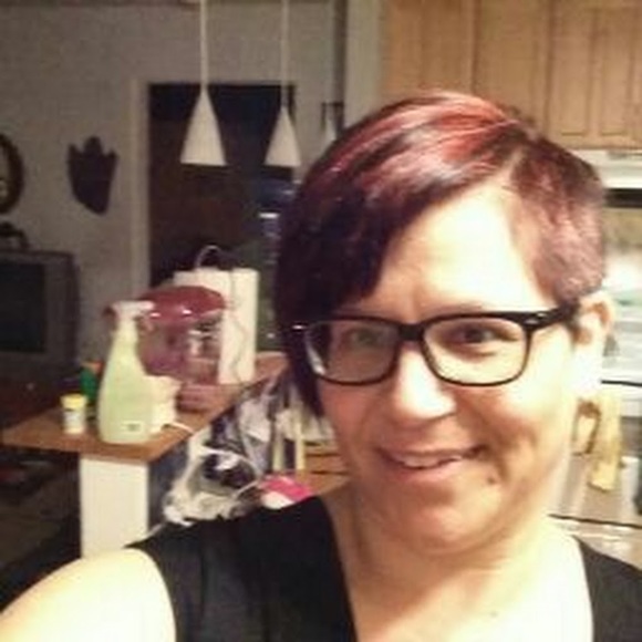 Meet your Posher, Stephanie - Picture 1 of 1